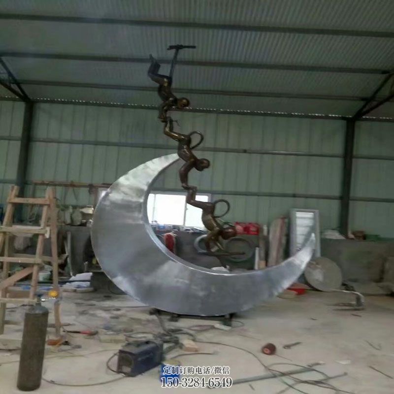 猴子捞月雕塑定制 景观户外动物雕塑点击 景观户外不锈钢猴子雕塑点击
