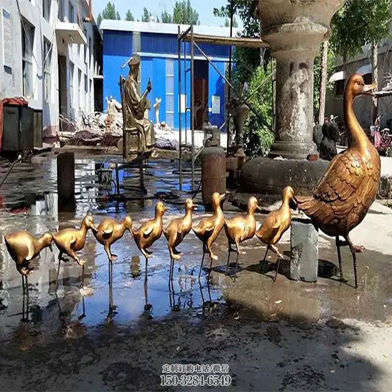 仿古鸭子雕塑厂家，仿真动物， 广场街头摆件