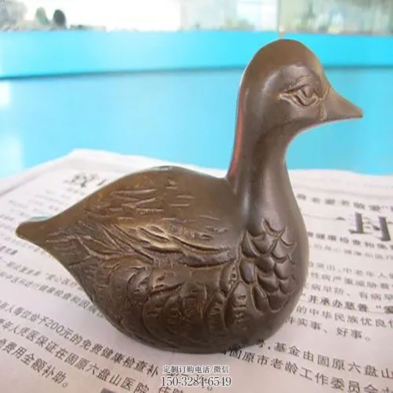 鸭子雕塑厂家，仿真动物， 广场动物摆件