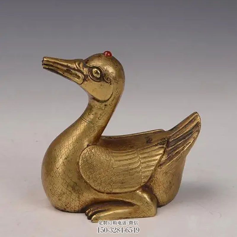 鸭子雕塑厂家，仿真动物， 街头美陈摆件