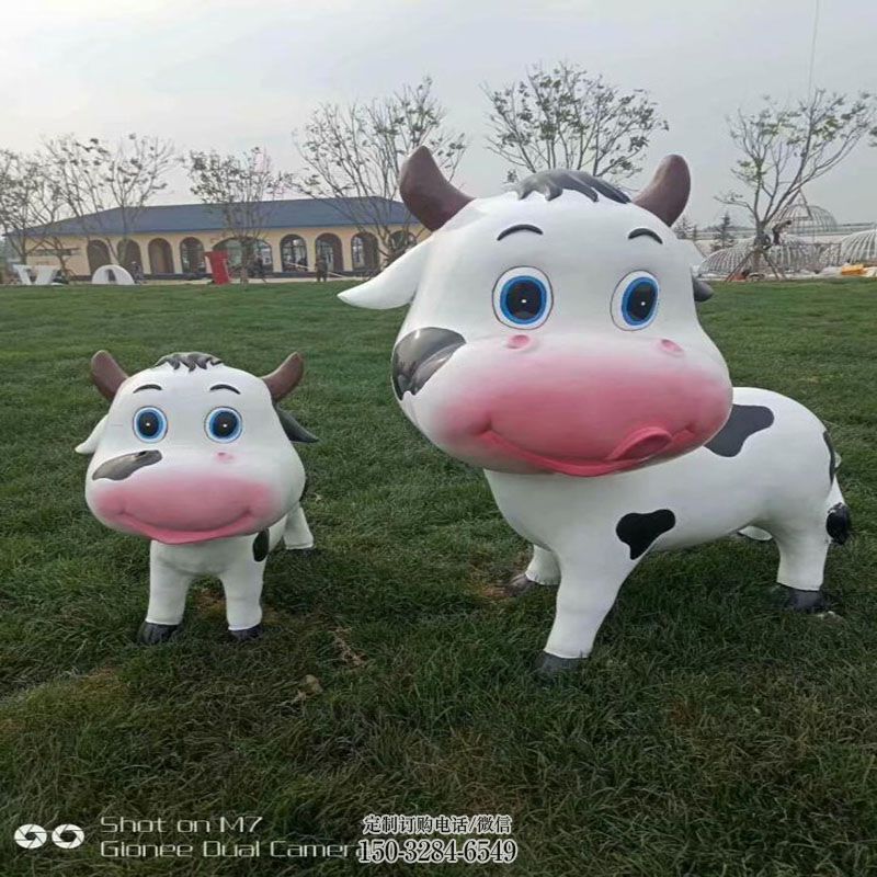 卡通狗雕塑抽象 园林卡通雕塑摆件订做 园林玻璃钢狗雕塑摆件订做
