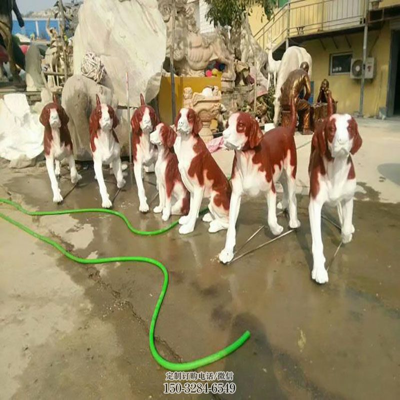 卡通狗雕塑工艺 景观艺术卡通雕塑承接 玻璃钢狗雕塑主题定做