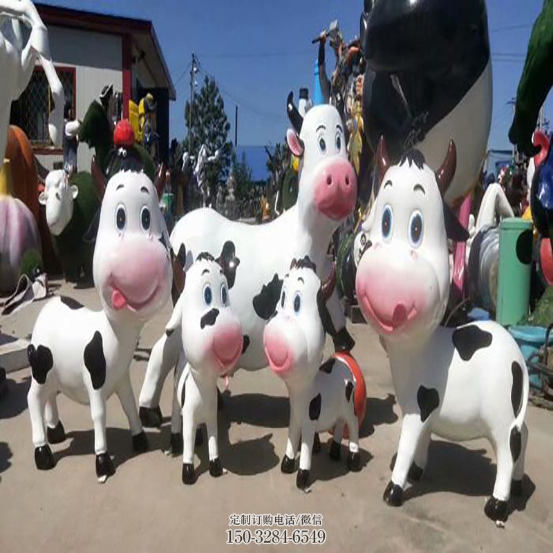 卡通狗雕塑定制 景观户外卡通雕塑点击 景观户外玻璃钢狗雕塑点击