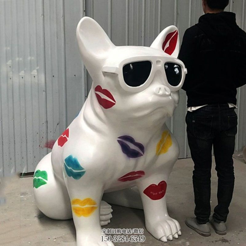 中式卡通狗雕塑 园林景观卡通雕塑精选 园林玻璃钢狗雕塑摆件订做