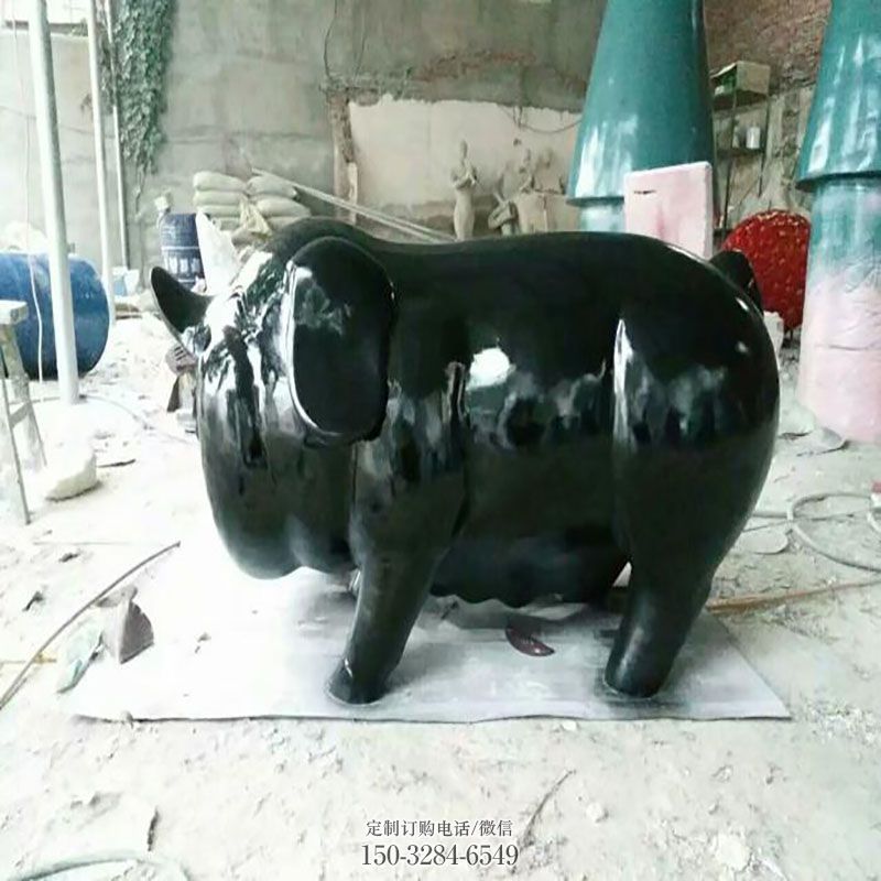 钢铸猪雕塑 动物雕塑工艺服务商 公园景观玻璃钢猪雕塑供求