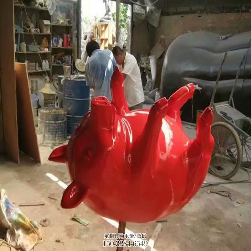 酒店猪雕塑 广场景观动物雕塑供给 社区玻璃钢猪雕塑常用