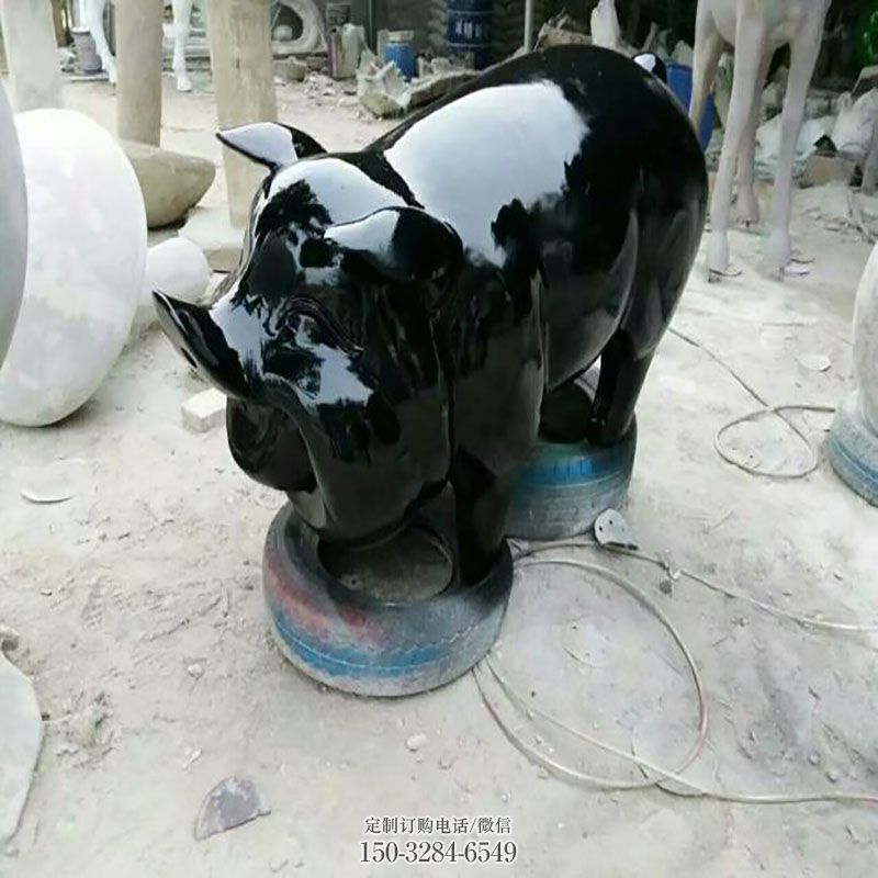 猪雕塑工艺 景观艺术动物雕塑承接 玻璃钢猪雕塑主题定做