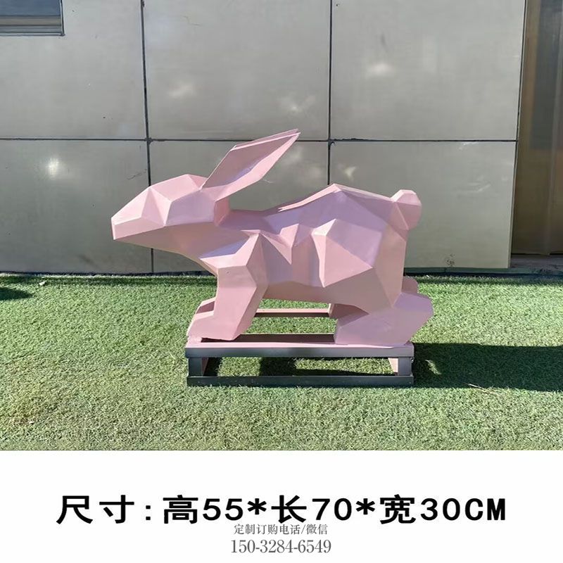 兔子雕塑底座 广场景观动物雕塑供给 园林景观小品玻璃钢兔子雕塑生产