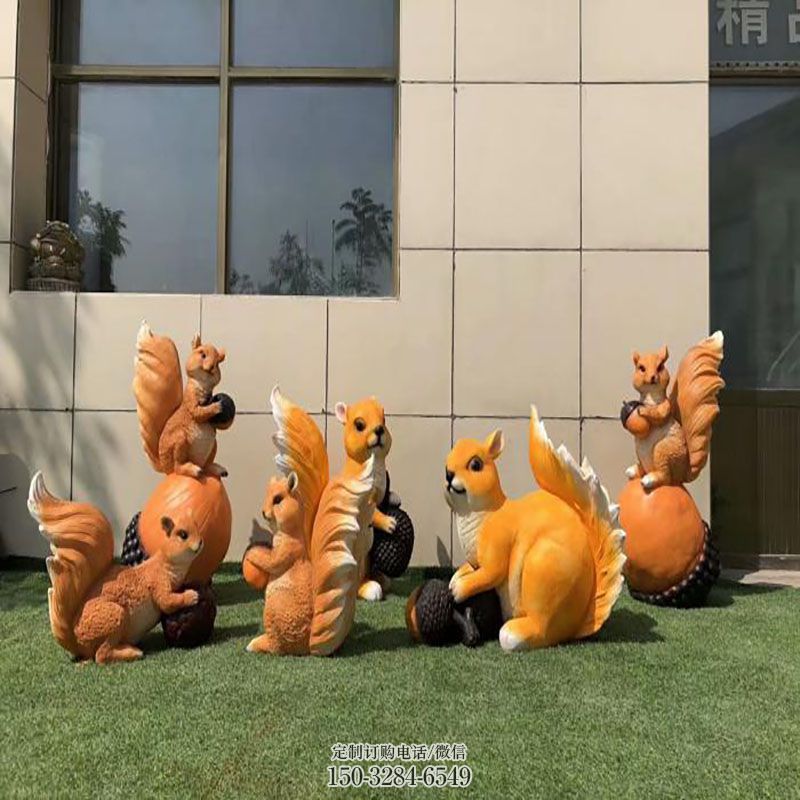 民俗松鼠雕塑 户外动物雕塑摆放制作 户外玻璃钢松鼠雕塑摆放精选