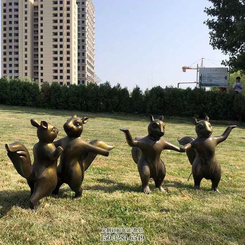 钢铸铜松鼠雕塑 动物雕塑工艺服务商 公园景观铜松鼠雕塑供求