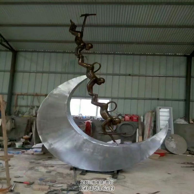 社区猴子捞月雕塑 景观动物雕塑造型点击 烤漆不锈钢猴子雕塑制造商